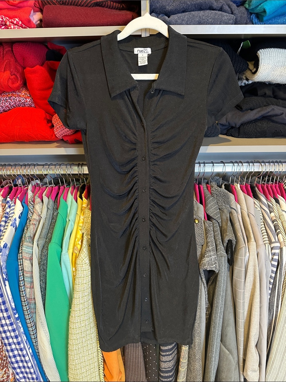 Rue21 black short sleeve front button closure ruched dress size S
